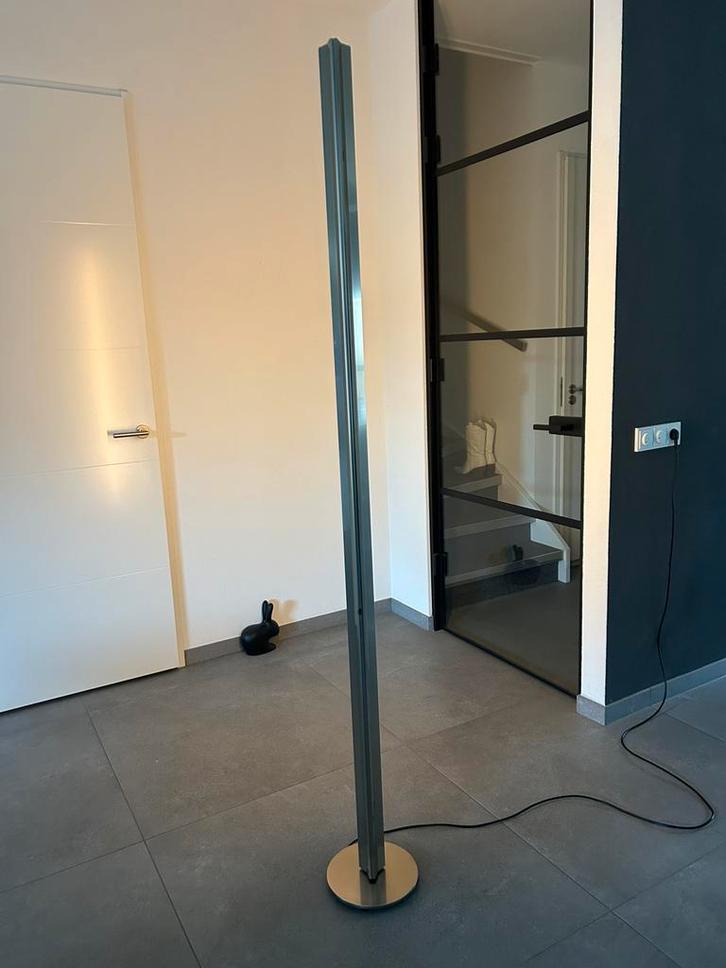 Belux Ypsilon aluminium design vloerlamp dimbaar, Huis en Inrichting, Lampen | Vloerlampen, Ophalen