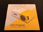 LED Projector - Weinig Gebruikt, Audio, Tv en Foto, Beamers, Ophalen of Verzenden, Gebruikt, LED, Full HD (1080)