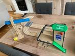 houten parkeergarage met rijbaan, Kinderen en Baby's, Speelgoed | Houten speelgoed, Ophalen of Verzenden, Zo goed als nieuw, Overige typen