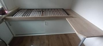 1 persoons bed met kast en werkplek beschikbaar voor biedingen