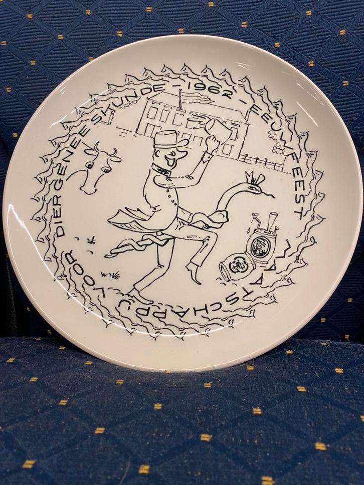 Bordje jubileum Eeufeest Maatschappij Diergeneeskunde 1962, Antiek en Kunst, Antiek | Wandborden en Tegels, Ophalen