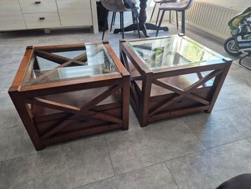 Unieke vintage koffietafels met glasplaat beschikbaar voor biedingen