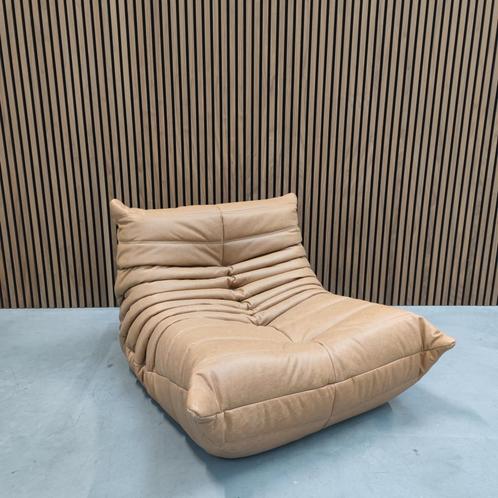 Ligne Roset togo - Eenzits camel - vol-aniline leder, Antiek en Kunst, Antiek | Meubels | Stoelen en Banken, Ophalen of Verzenden