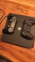 Ps 4 slim met twee controllers, Spelcomputers en Games, Spelcomputers | Sony PlayStation 4, Ophalen of Verzenden, Zo goed als nieuw