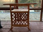 Vintage Rotan Bijzettafeltje + stoeltje, Huis en Inrichting, Tafelonderdelen, Ophalen, Overige materialen, Gebruikt, 100 tot 150 cm