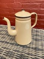 Brocante, vintage creme/beige/caramel emaille koffiepot, Ophalen of Verzenden