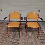 2 x stapelstoelen met armleuningen schoolstoelen, Huis en Inrichting, Stoelen, Ophalen, Gebruikt, Bruin, Vijf, Zes of meer stoelen