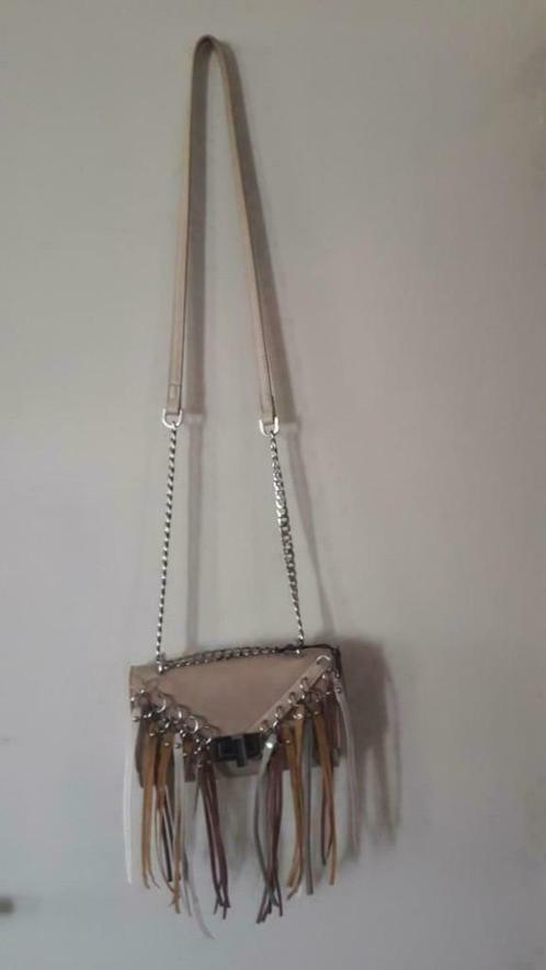 Supertrash tasje met franjes beige, nieuw, Sieraden, Tassen en Uiterlijk, Tassen | Damestassen, Nieuw, Schoudertasje, Beige, Ophalen of Verzenden