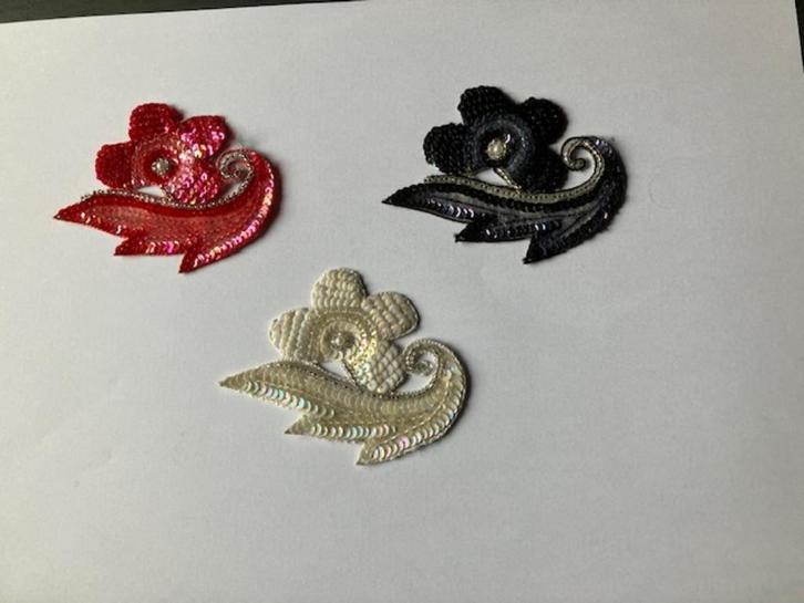 kleding applicatie 3 bloemfiguren div kleuren tesamen € 7,50, Hobby en Vrije tijd, Kledingapplicaties en Hotfix, Nieuw, Overige typen