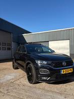 Volkswagen T-Roc 3x R-Line 1.5 TSI 150pk 7-DSG 2022 Zwart, Auto's, 1498 cc, 4 cilinders, Zwart, 1248 kg