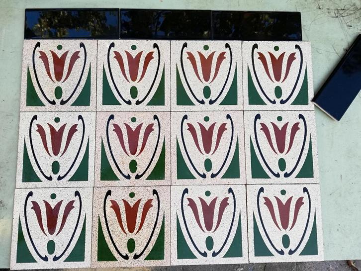45 st jaren 20-30 antieke tegels met tulp groen/zwart/cognac, Antiek en Kunst, Antiek | Wandborden en Tegels, Ophalen
