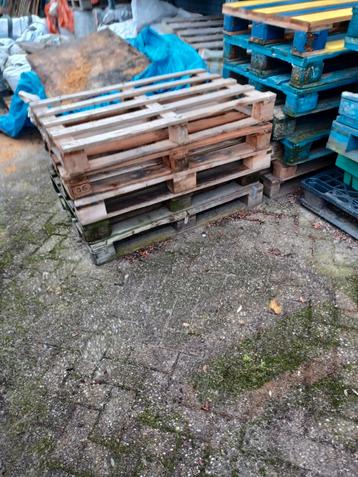 Oude Paletten  ( brandhout ) beschikbaar voor biedingen