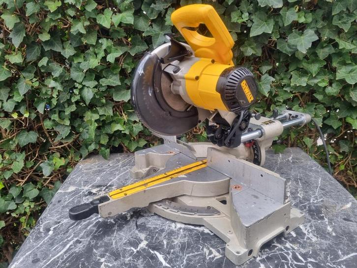 DEWALT DW712-qs Radiale afkortzaag, Doe-het-zelf en Verbouw, Gereedschap | Zaagmachines, Gebruikt, Afkortzaag, 1200 watt of meer