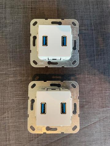 GIRA USB 3 stopcontacten 568403 beschikbaar voor biedingen