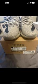 Adidas Yeezy Boost 350 V2 - Maat 7, Kleding | Heren, Schoenen, Ophalen of Verzenden