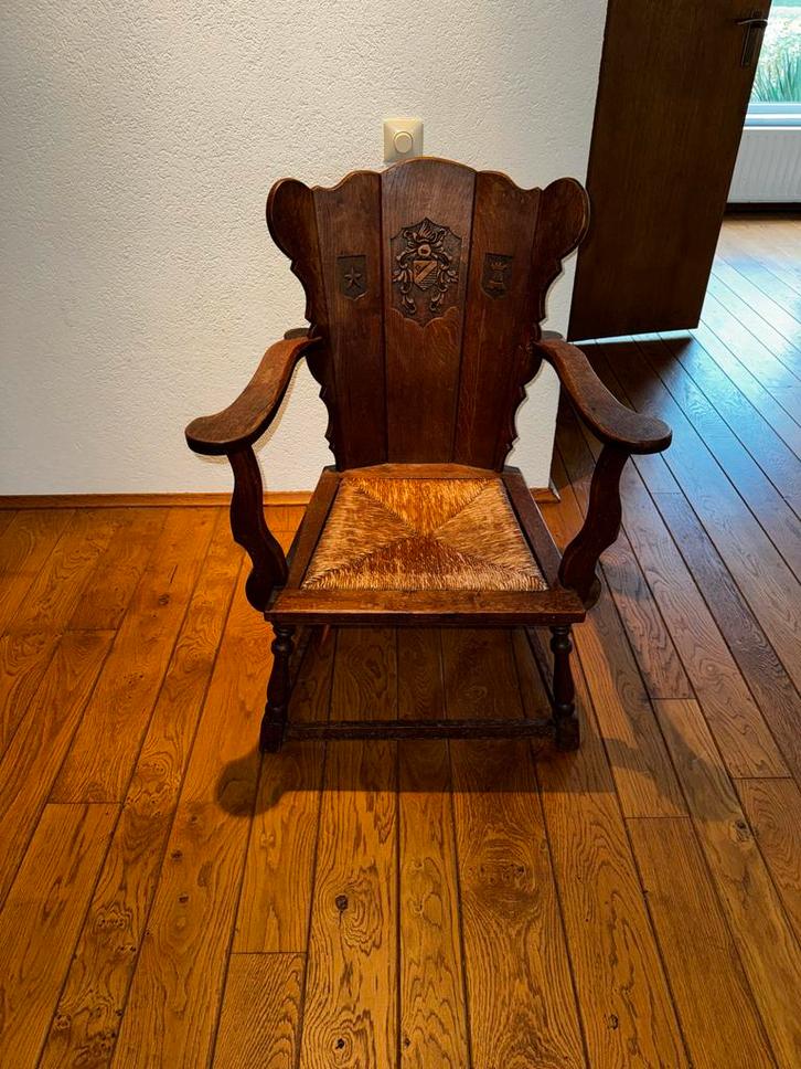 Antieke Eikenhouten Stoel met Wapen, Antiek en Kunst, Antiek | Meubels | Stoelen en Banken, Ophalen