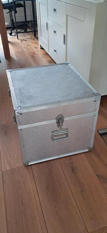 Stevige Opbergkist - Aluminium randen beschikbaar voor biedingen