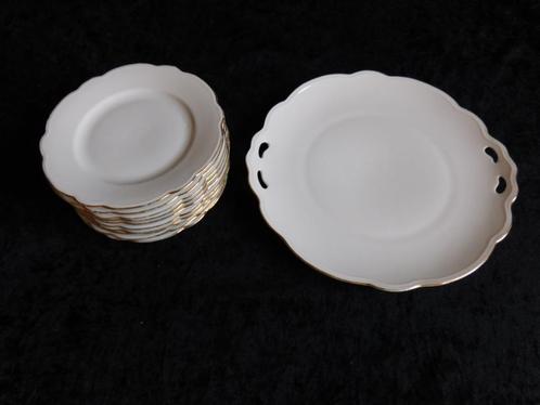 Gebakstel van M Z Altrohlau CMR Czechoslovakia, wit met goud, Huis en Inrichting, Keuken | Servies, Gebruikt, Overige typen, Overige stijlen