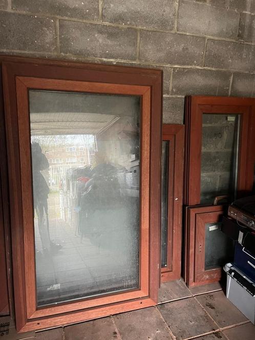 Hardhouten (Meranti) kozijnen met dubbelglas te koop, Doe-het-zelf en Verbouw, Glas en Ramen, Gebruikt, Gevelraam of Ruit, Dubbelglas