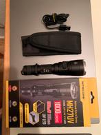 Nitecore MH 27UV - Tactische Zaklamp, Caravans en Kamperen, Zaklampen, Ophalen, Zo goed als nieuw, Batterij