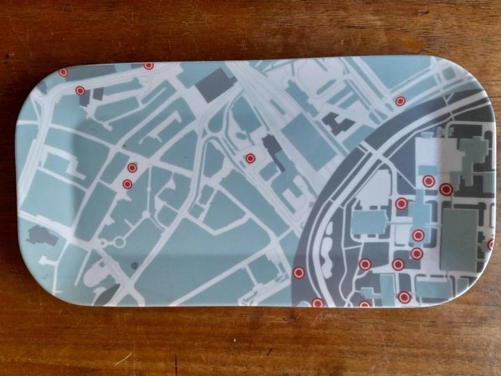 Cakeschaal TU-Eindhoven, Huis en Inrichting, Keuken | Servies, Zo goed als nieuw, Schaal of Schalen, Overige stijlen, Porselein