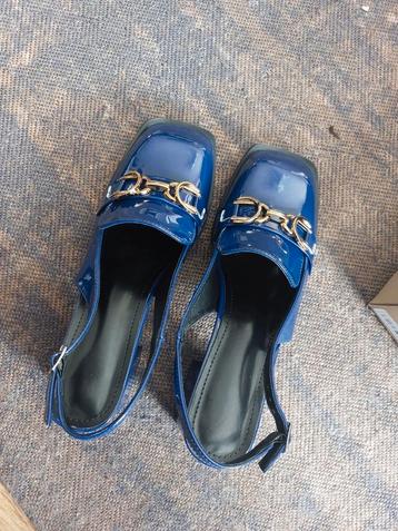 Sandalen blauw lak maat 40 beschikbaar voor biedingen