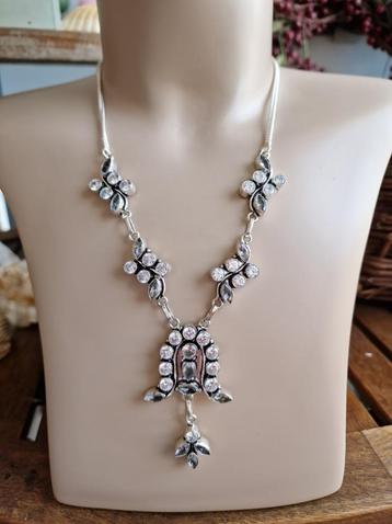 Leuke 925 zilveren ketting met wit en grijs kristal beschikbaar voor biedingen