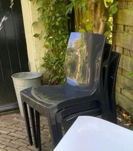 3 Italiaanse Stapelstoelen - Zwart, Tuin en Terras, Tuinstoelen, Gebruikt, Kunststof, Stapelbaar, Ophalen