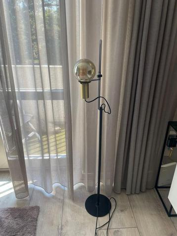 Staande lamp beschikbaar voor biedingen