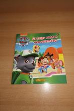 Paw Patrol boek de pups redden een zwemdag, Ophalen of Verzenden, Zo goed als nieuw, Fictie algemeen