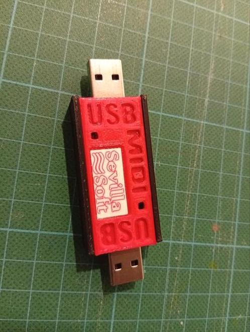 Sevilla Soft Midi Usb-Usb, Muziek en Instrumenten, Midi-apparatuur, Zo goed als nieuw, Ophalen of Verzenden