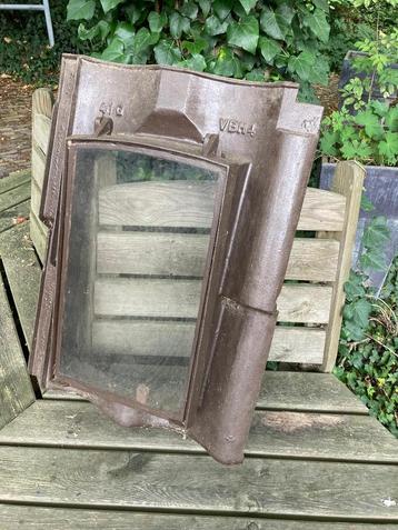 2 gietijzeren dakramen twee pans hoog en breed. beschikbaar voor biedingen