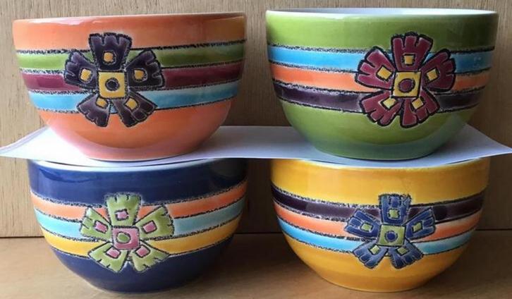 Kleine kom / schaal (4x) van Artesa Ecuador - ZGAN, Huis en Inrichting, Keuken | Servies, Zo goed als nieuw, Kom(men), Overige stijlen