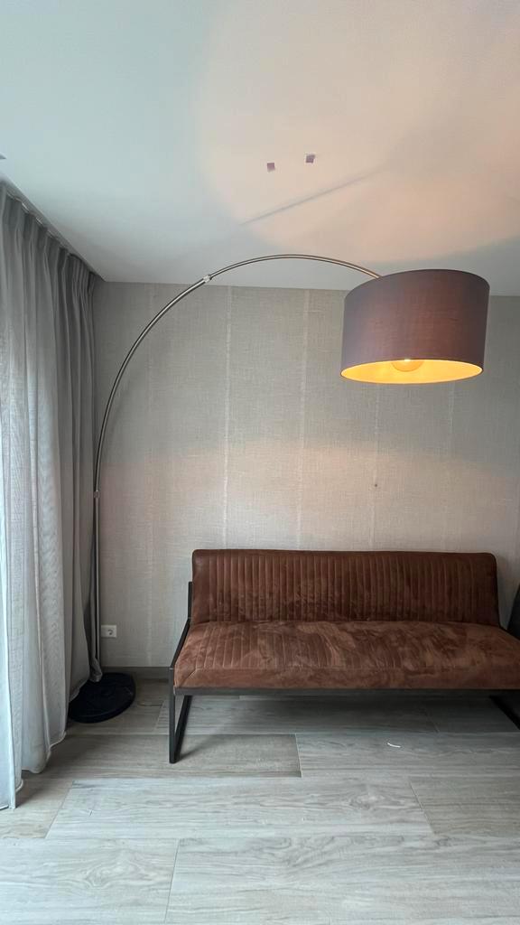 Elegante booglamp met grijze kap, Huis en Inrichting, Lampen | Vloerlampen, Zo goed als nieuw, 150 tot 200 cm, Metaal, Ophalen