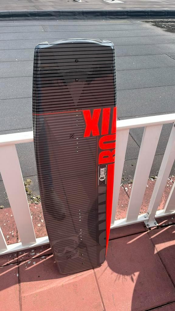 Wakeboard 144 evt met bindingen, Watersport en Boten, Wakeboarden, Zo goed als nieuw, Ophalen