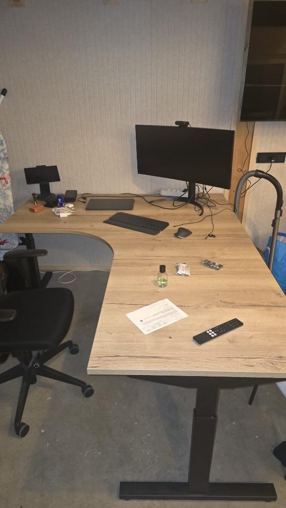 Hoekbureau ronde zit TUBE zwart-eiken (200x160 cm rechts), Huis en Inrichting, Bureaus, Gebruikt, Bureau, In hoogte verstelbaar