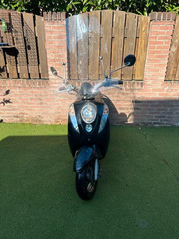 Sym mio 50cc 4t snorscooter beschikbaar voor biedingen