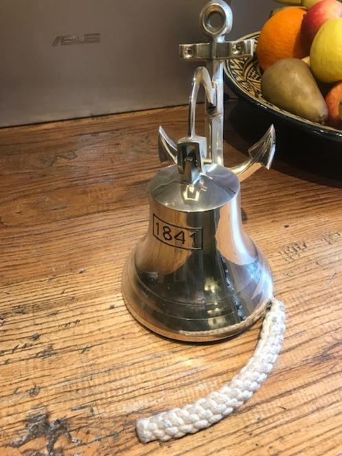 nette koperen scheepsbel met ankerwandsteun, 1841, replika, Antiek en Kunst, Curiosa en Brocante, Ophalen of Verzenden