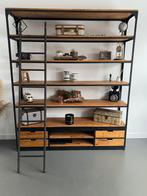Stoere industriële boekenkast van Rootsmann met ladder, Huis en Inrichting, Ophalen, Zo goed als nieuw, 25 tot 50 cm, 150 tot 200 cm