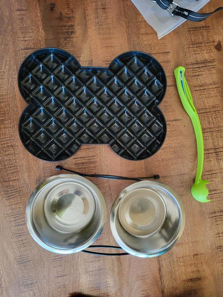 Slowfeeder, voerbakken, ballenwerper, Dieren en Toebehoren, Hondenvoerbakken en Drinkbakken, Zo goed als nieuw, Anti-schrok, Ophalen