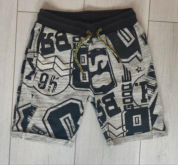134- 140 korte zachte broek beschikbaar voor biedingen