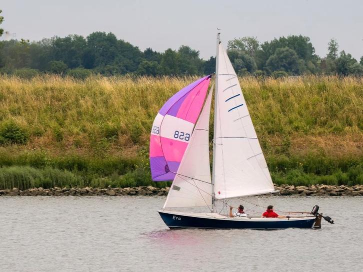 Randmeer Advance 1995, Watersport en Boten, Open zeilboten, Gebruikt, Randmeer, 6 meter of meer, Polyester, Buitenboordmotor, Benzine