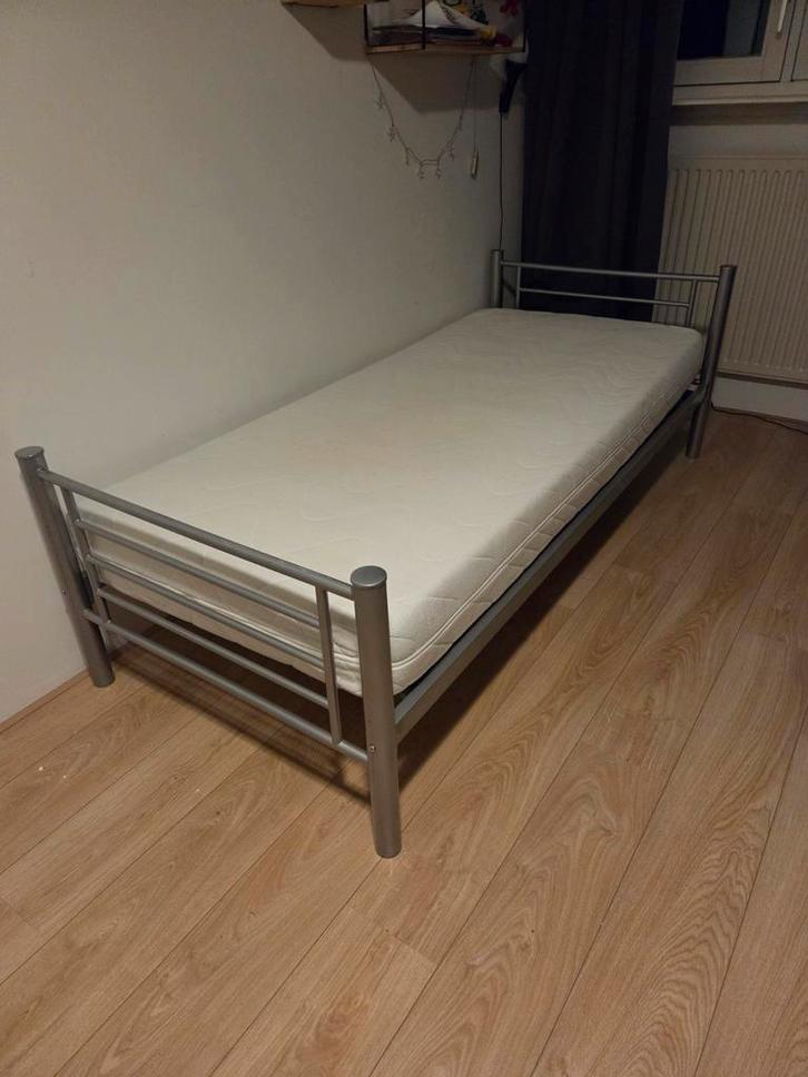 Eenpersoonsbed, Huis en Inrichting, Slaapkamer | Bedden, Gebruikt, Eenpersoons, 90 cm, Hout, Wit, Ophalen