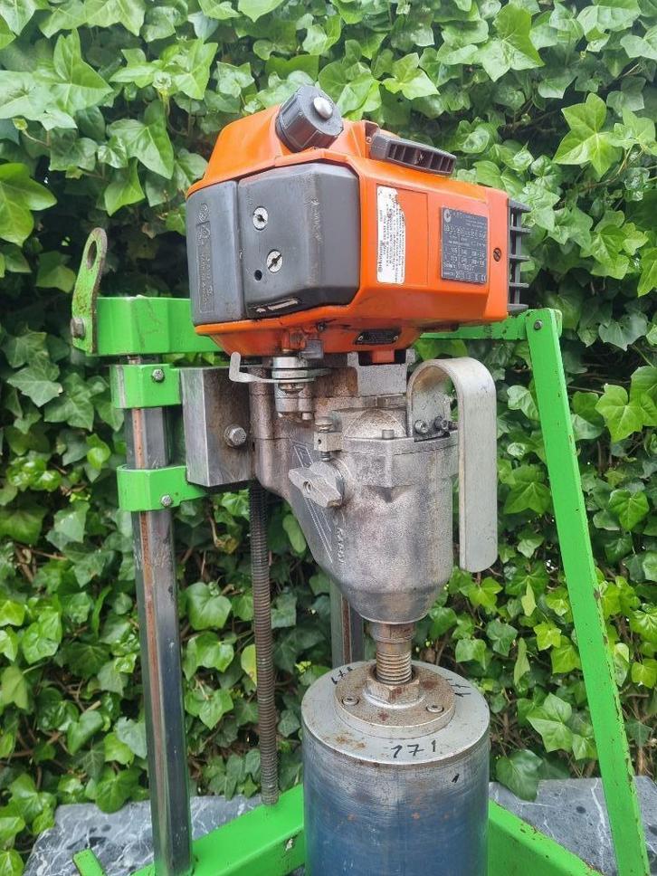 Husqvarna Infra Diamantboormachine, Doe-het-zelf en Verbouw, Gereedschap | Boormachines, Zo goed als nieuw, Boormachine, 600 watt of meer