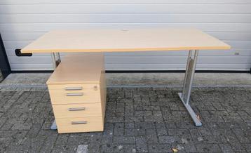 Bureau werktafel met ladeblok , in zeer goede staat beschikbaar voor biedingen