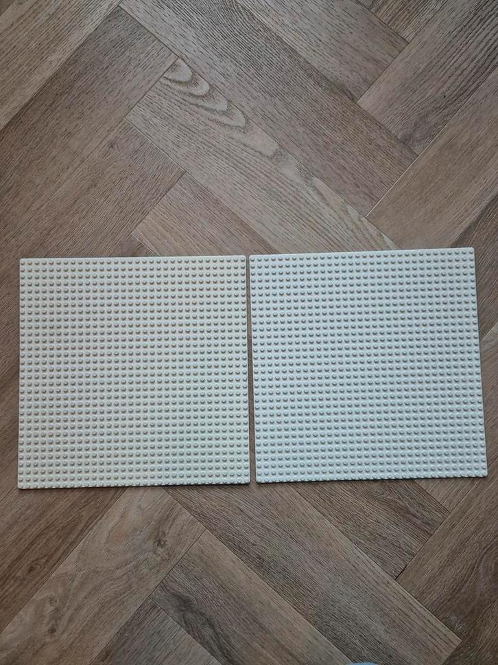 2 witte lego bouwplaten baseplates grondplaten 32x32, Kinderen en Baby's, Speelgoed | Duplo en Lego, Gebruikt, Lego, Complete set