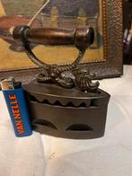 Klein ijzeren antieke boorden strijkijzer (1), Ophalen of Verzenden