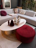 Trendy ronde poef in bourgogne rood/bordeauxrode tint, Ophalen, ', Nieuw, Japandi, hotel chique of warm modern interieur.