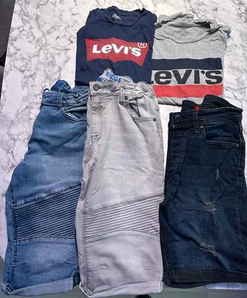 3 korte broeken en twee t-shirts. beschikbaar voor biedingen