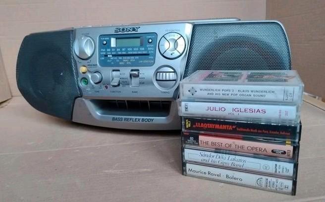 Draagbare stereo radio, CD, cassette Sony CFD-V27L + 6x MC, Audio, Tv en Foto, Radio's, Gebruikt, Radio, Met cd-speler, Ophalen of Verzenden